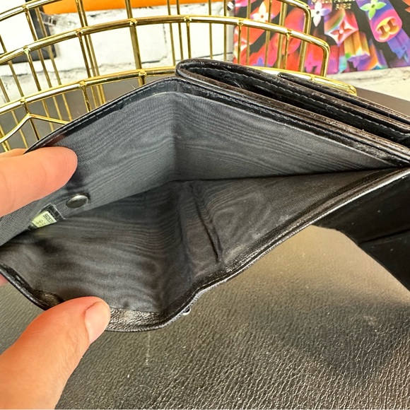 Chanel black patent leather bifold wallet - Picture 8 of 16